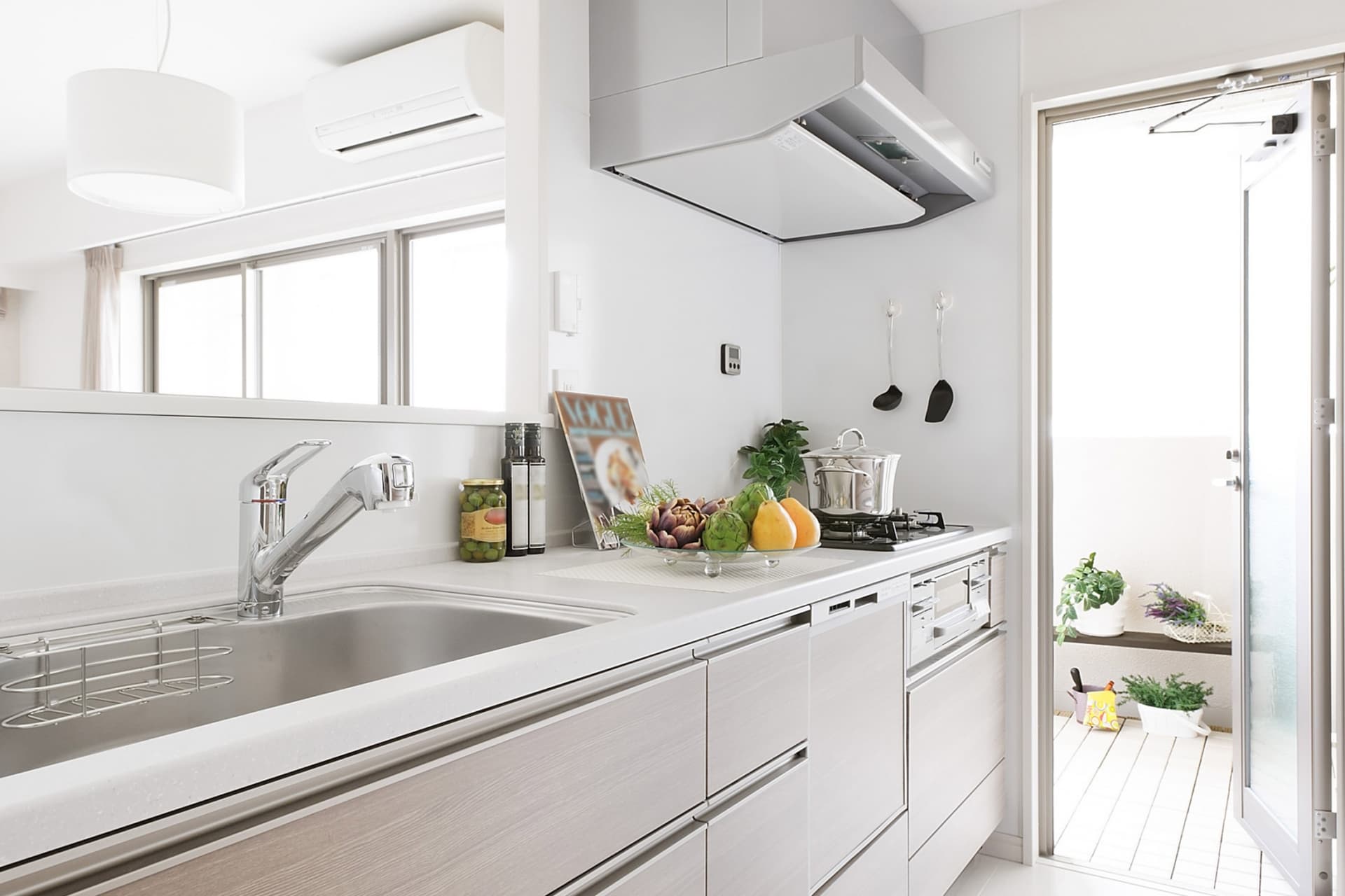 空間を活かしたキッチン